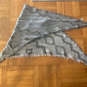 Wilfred- Aritzia triangle scarf